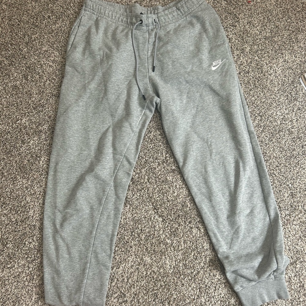NIKE WOMENS GRAY JOGGERS IN PERFECT CONDITION